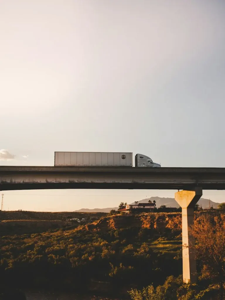 Camion plateau blanc