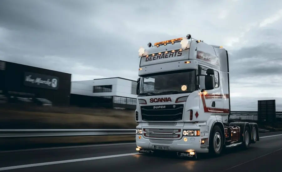 Tracteur routier et remorque sur la route